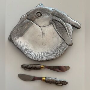 1988 ARTHUR COURT WHIMSICAL RABBIT MOTIF PWETER DISH W MATCHING SPREADER 8” X 9”